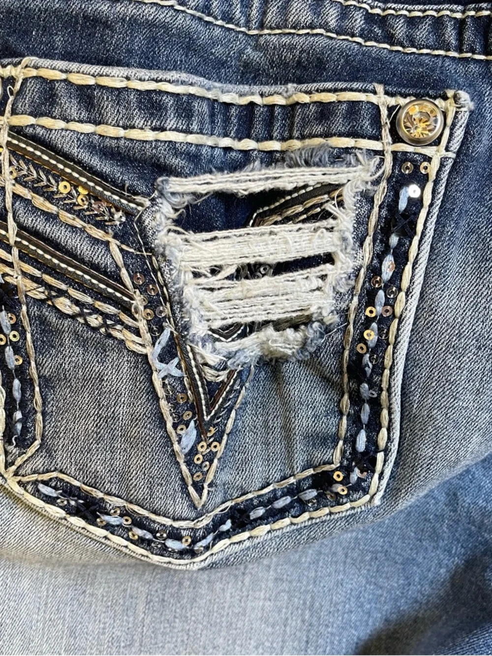 Vigoss Women's 14 Mid-Rise Medium Wash Heritage Fit Jean Capris Distressed Y2K